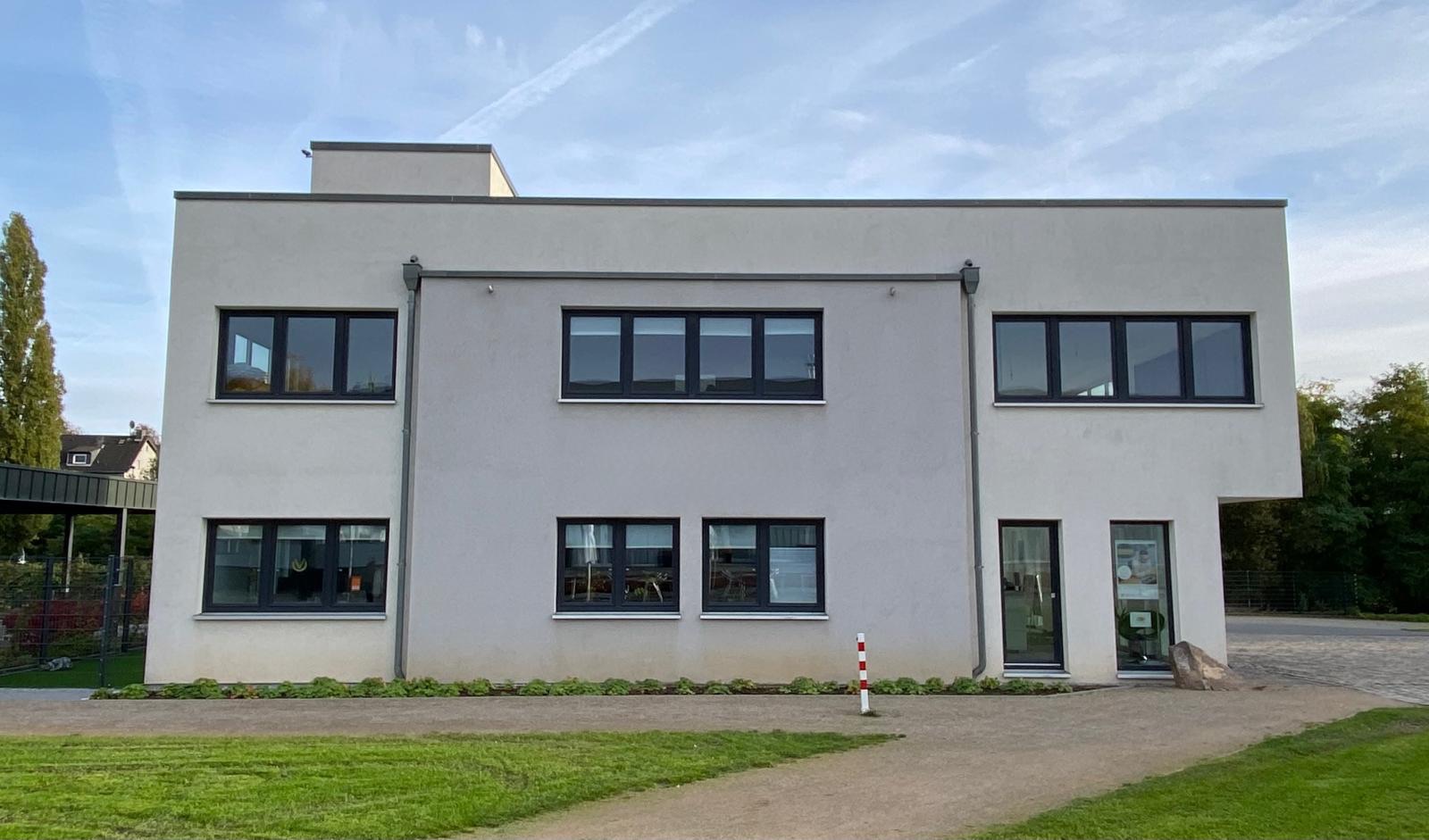 Bürogebäude der Geldexperten in Solingen – Karriere mit Oliver Stamm